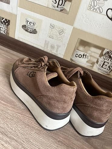 уги бишкек: Кроссовкалар, 40, UGG, Колдонулган, түсү - Күрөң, Өзү алып кетүү — 2