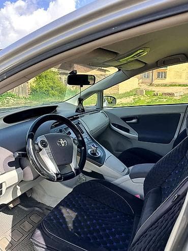 Toyota Prius: 2011 г., 1.8 л, Вариатор, Гибрид, Хэтчбэк — 6