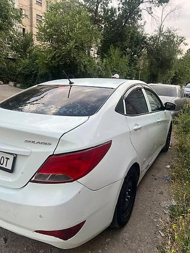 leksus es350: Hyundai Solaris: 2014 г., Седан — 3