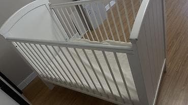 Детская кроватка белая, б/у с матрасом, матрас ортопед срочно за