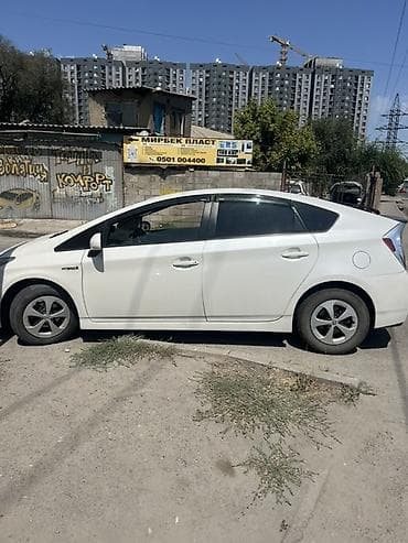 matiz цена: Toyota Prius: 2015 г., 1.8 л, Вариатор, Гибрид, Хэтчбэк — 2