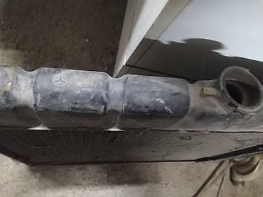 Глушители: Продаю радиатор охлаждения двигателя мерседес бенз W114, W115 оригинал — 5