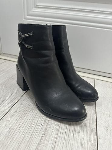 Ботинки, 36, Б/у, цвет - Черный