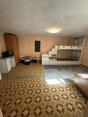 Сдам компактную студию с отдельным входом. Планировка и оснащение: -
