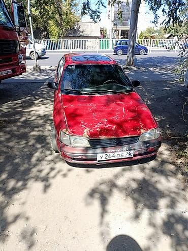 колпачки на колёса: Продаётся компактный пятидверный хэтчбек красного цвета. Особенности — 2