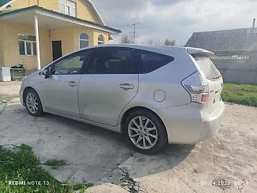 сидениа: Toyota Prius V: 2015 г., 1.8 л, Вариатор, Гибрид, Минивэн — 4