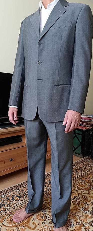 gore tex: "Армани"Костюм в отличном состоянии, размер 48-50, рост 178.
18000с — 1