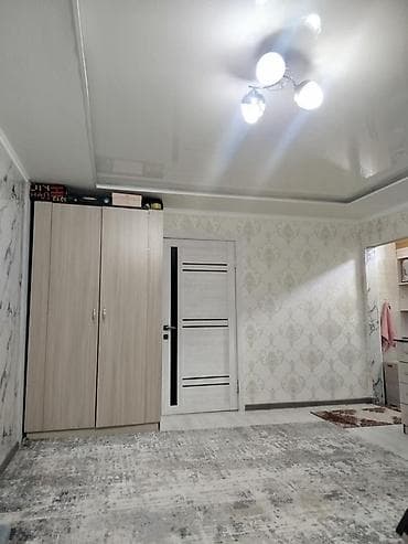Мебель: Кухонный гарнитур под “бетон” с мраморными столешницами - Планировка — 4