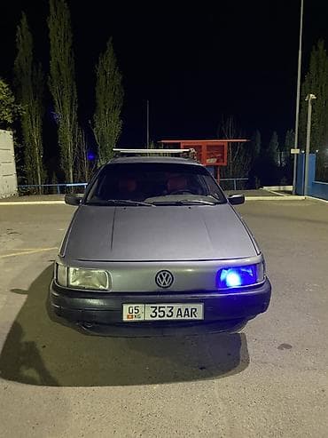 Volkswagen: Volkswagen Passat: 1989 г., Седан — 4