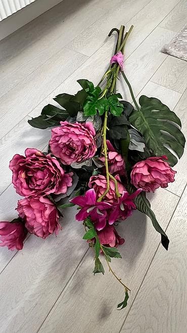 Продам искусственный букет за символическую цену. Для стоячей высокой