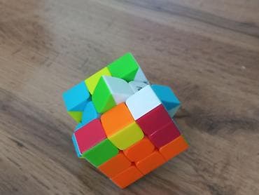 Срочно продаю скоростной кубик Рубика 3×3 (цветной без наклеек) б/у