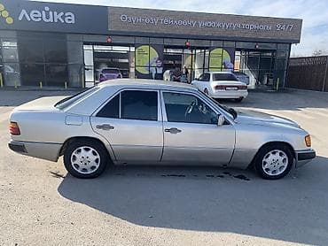 салон мерседес 220: Mercedes-Benz W124: 1991 г., 2.3 л, Механика, Бензин, Седан — 8