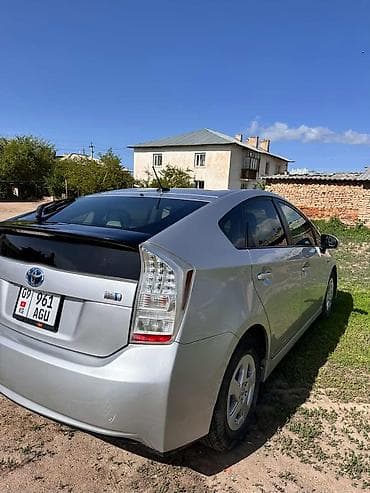Toyota Prius: 2011 г., 1.8 л, Вариатор, Гибрид, Хэтчбэк — 2