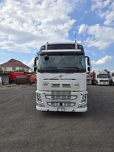 Транспорт: Тягач, Volvo, 2017 г., Шторный — 9