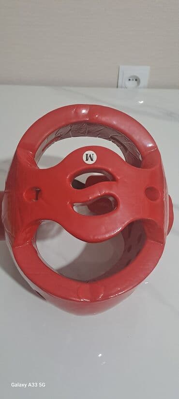 спортивное оборудование: Перчатки размер: М, футы размер: L, шлем размер: M, добок( кимоно и — 2