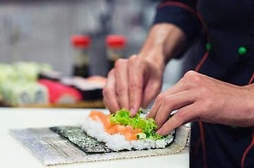 Требуется Повар : Сушист, Японская кухня, 3-5 лет опыта at lalafo.kg Требуется Повар : Сушист, Японская кухня, 3-5 лет опыта