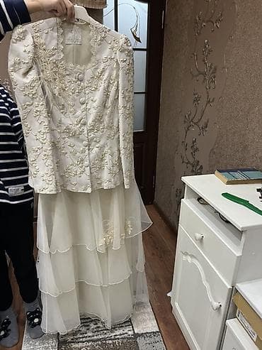 белые платья: Нарядный женский комплект: жакет и юбка в молочном оттенке. - Жакет — 1