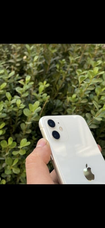 ноутбук appl: IPhone 11, Б/у, 128 ГБ, Белый, Чехол, 85 % — 1