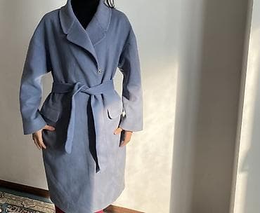 длинные куртки женские: Пальто женское, светло-голубое - Классический прямой крой до колена - — 2