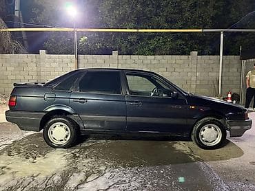 простой: Volkswagen Passat: 1992 г., Седан — 3