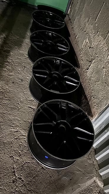 чехол 13: Диски R 20 AMG, Комплект, отверстий - 5, Б/у — 2