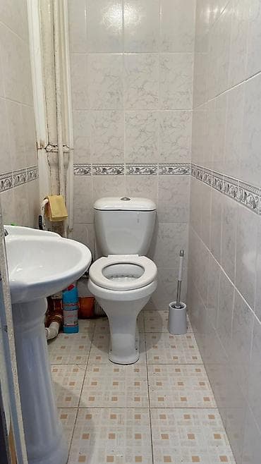 8 микраройоне квартира: 2 комнаты, 51 м², 106 серия, 3 этаж, Старый ремонт — 4