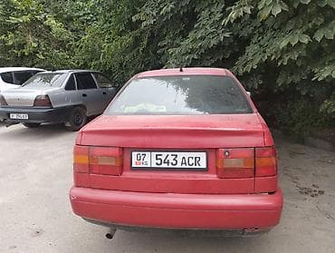 Volkswagen Passat: 1993 г.