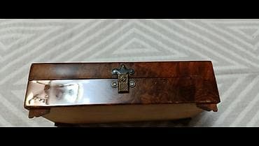 Текстиль: Шкатулка из дерева с отделкой шпоном капа.Размер:18/10 - Материал — 4