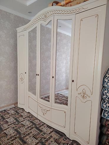 Спальный гарнитур в классическом стиле, цвет айвори с золотистым