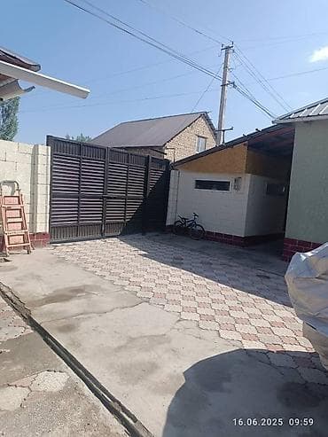 квартиры и дома: Продается жилой дом с двором и хозпостройками. Описание объекта — 2