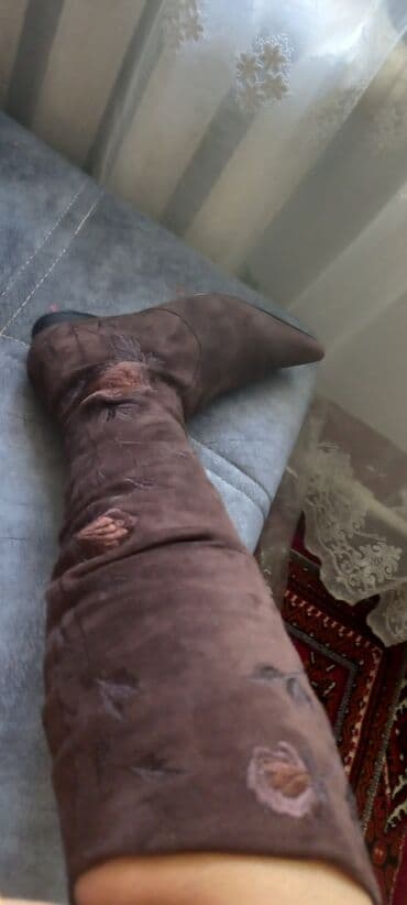 отдам даром сапоги: Деми сапоги на узкую ногу, размер 35. Качество отличное, от фирмы — 4