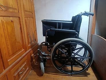 Медицинская мебель: Инвалидная коляска складная, ручной привод. Особенности: - Стальной — 3