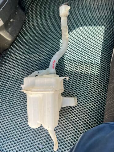 крыло нексия 1: Бачок Toyota 2011 г., Б/у, Оригинал, Япония — 2