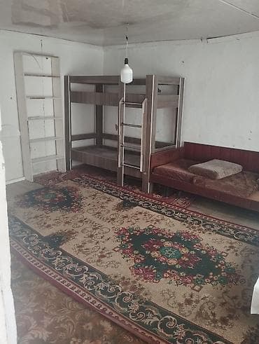 Сдается квартира в частном доме/квартире, частично меблированная. -