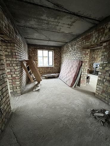 дом двух этажный: Продаётся двухэтажный кирпичный дом без отделки. Еще времянка 2 ком — 7