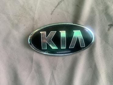 значок киа: Эмблема KIA SORENTO (овальная), хромированная окантовка, черный фон с — 2