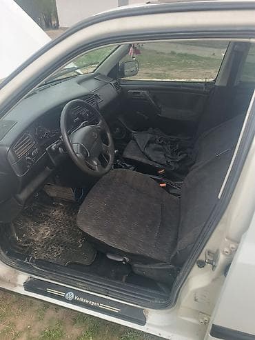 Volkswagen Golf: 1993 г., 1.6 л, Кол менен иштөөчү, Бензин, Хетчбек — 9