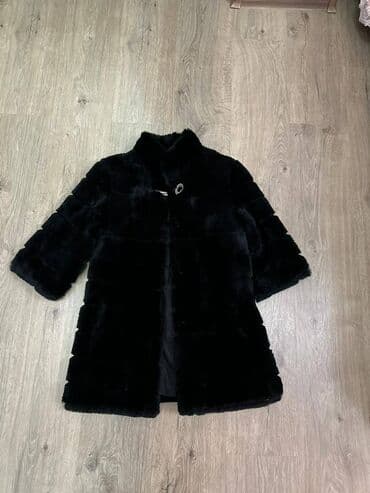 шуба кроликовая: Шуба их барсучего меха. Состояние отличное, одевали пару раз — 3