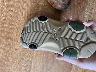 обувь для садика: Оригинал Crocs Classic Clog с камуфляжным принтом. Детские. Размер — 3