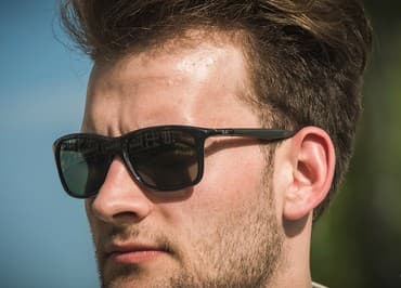 Прокат одежды: Бренд: Ray-Ban 8352F
Комплект: Укрепленный футляр, коробка и документы — 2