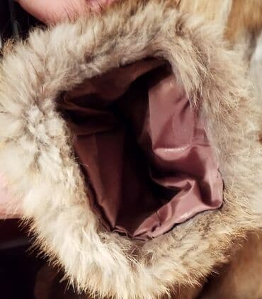 детские шапки с помпонами из натурального меха: Продаю шубу и шапку Лисий мех Размер шуба-50, шапка-54 см Состояние — 3