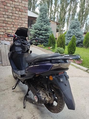 кытай мото: Макси-скутер Yamaha, 150 куб. см, Бензин — 4