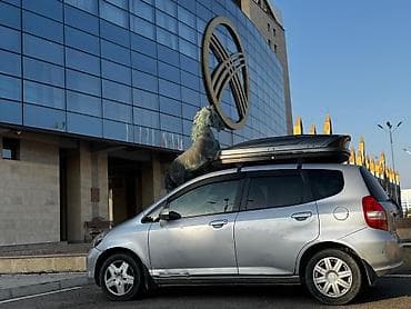 фит багаж: Honda Fit: 2001 г., Автомат, Бензин, Хэтчбэк — 4