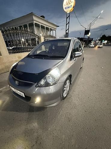 Honda Fit: 2005 г., 1.5 л, Автомат, Бензин, Хэтчбэк