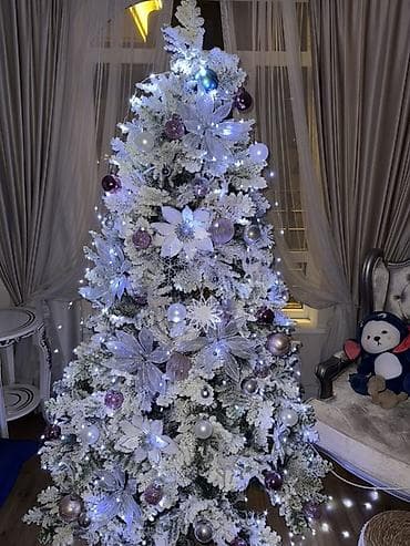 голубой ёлка: Искусственная новогодняя ель с густым заснеженным покрытием и полной — 4