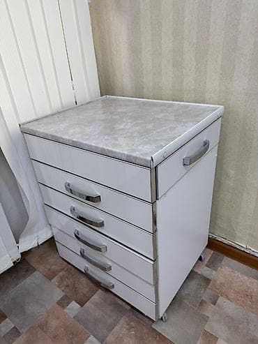 Медтовары: Продаю медицинскую мебель Цена: 30 000 сом Продается комплект — 3