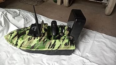 Кормораздаточная радиоуправляемая лодка для рыбалки с эхолотом/радаром