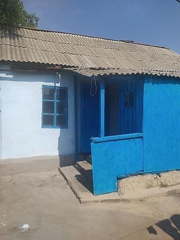 квартира на ипотеку: Продается дом, расположенный за коричневым металлическим забором. Дом — 3