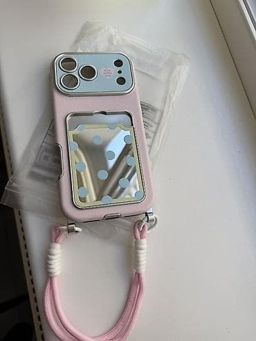 Чехол для смартфона с ремешком и зеркалом - Форм‑фактор: накладка с