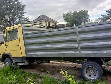 жосткий трос: Грузовой бортовой автомобиль Mercedes-Benz (кабина желтая) с — 1